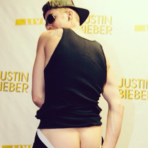 Bieber shows bum
