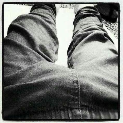 Bieber shows bulge